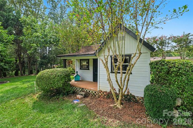 1085 Merrywood Drive, Newton, NC 28658