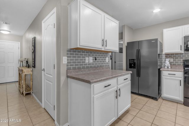 37963 N CAROLINA Avenue, San Tan Valley, AZ 85140