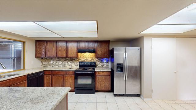 3317 S Edelweiss Drive, Grand Prairie, TX 75052