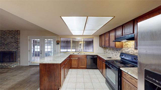 3317 S Edelweiss Drive, Grand Prairie, TX 75052