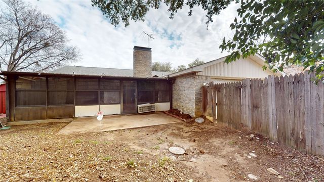 3317 S Edelweiss Drive, Grand Prairie, TX 75052