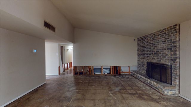 3317 S Edelweiss Drive, Grand Prairie, TX 75052