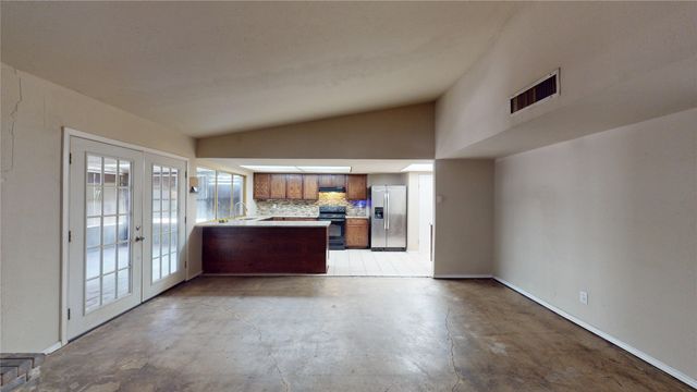 3317 S Edelweiss Drive, Grand Prairie, TX 75052