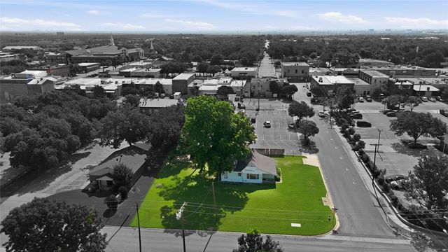 218 W Worth Street, Grapevine, TX 76051