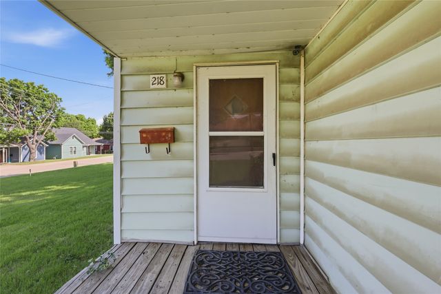 218 W Worth Street, Grapevine, TX 76051