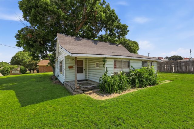 218 W Worth Street, Grapevine, TX 76051