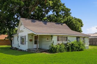 218 W Worth Street, Grapevine, TX 76051