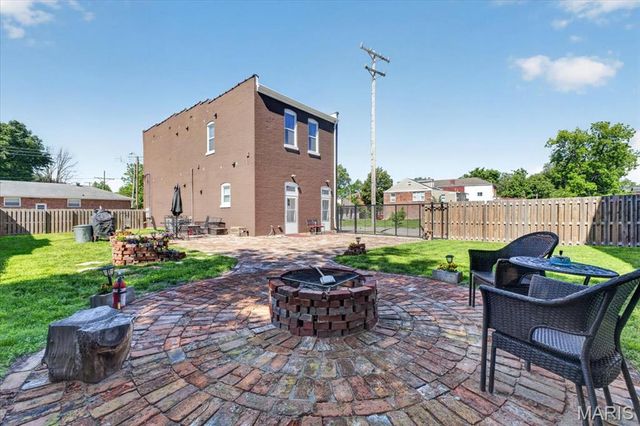 125 W Steins Street, St Louis, MO 63111