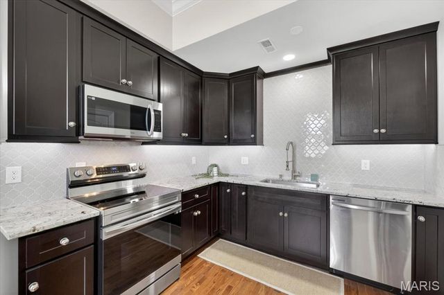 125 W Steins Street, St Louis, MO 63111