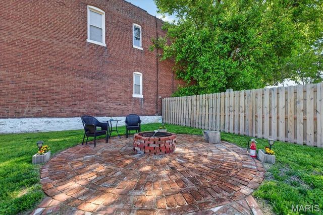 125 W Steins Street, St Louis, MO 63111