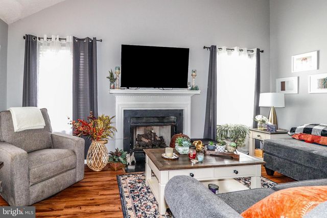 11 POPLAR CT, Barnegat, NJ 08005