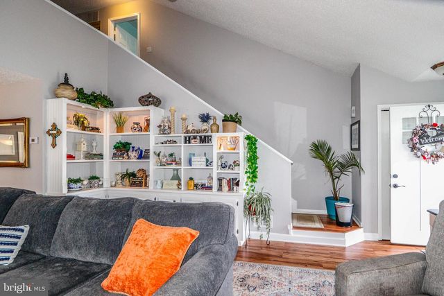 11 POPLAR CT, Barnegat, NJ 08005