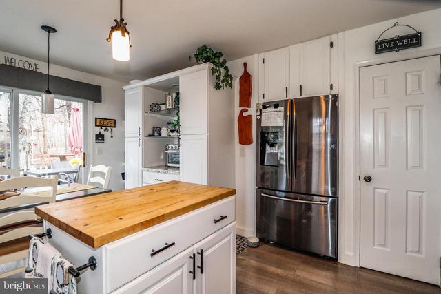 11 POPLAR CT, Barnegat, NJ 08005