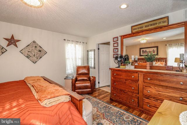 11 POPLAR CT, Barnegat, NJ 08005