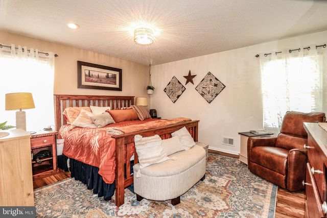 11 POPLAR CT, Barnegat, NJ 08005