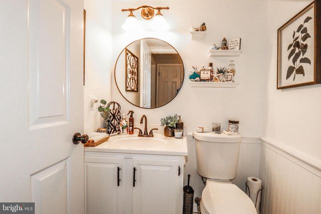 11 POPLAR CT, Barnegat, NJ 08005