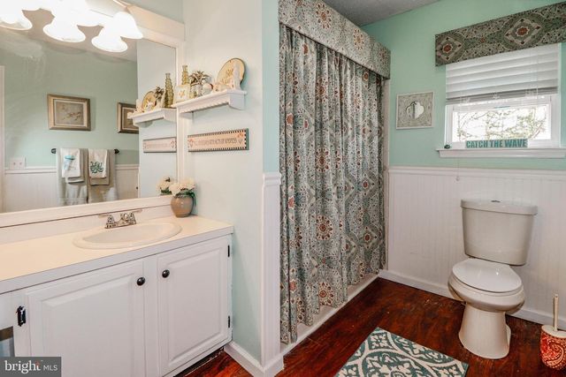 11 POPLAR CT, Barnegat, NJ 08005