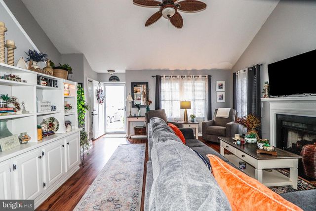 11 POPLAR CT, Barnegat, NJ 08005