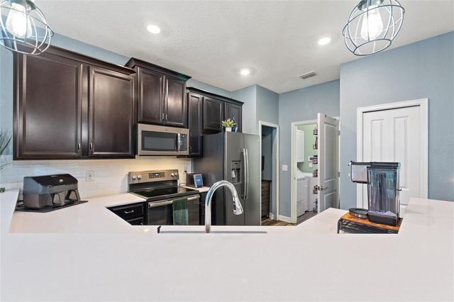1064 QUAKER RIDGE LN, Davenport, FL 33896
