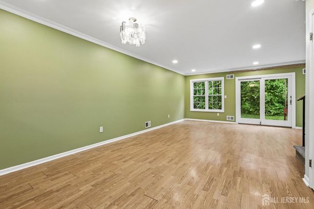 20 Palm Court, Edison, NJ 08820