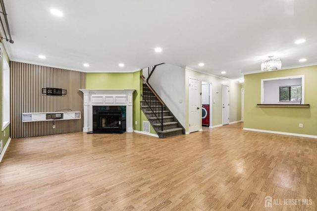 20 Palm Court, Edison, NJ 08820