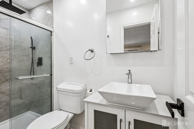 20 Palm Court, Edison, NJ 08820