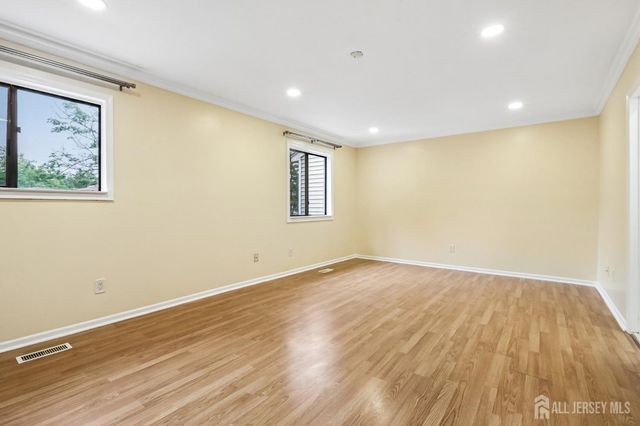 20 Palm Court, Edison, NJ 08820