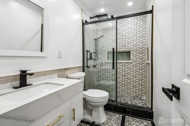 20 Palm Court, Edison, NJ 08820
