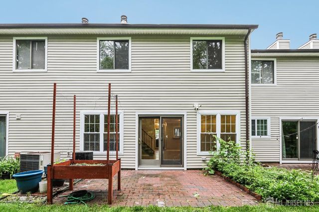 20 Palm Court, Edison, NJ 08820