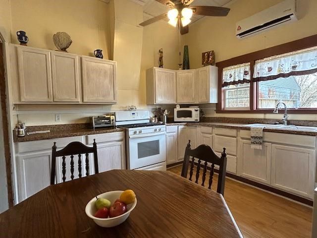 317 E Grand Street, Whitewright, TX 75491