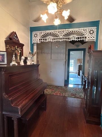 317 E Grand Street, Whitewright, TX 75491