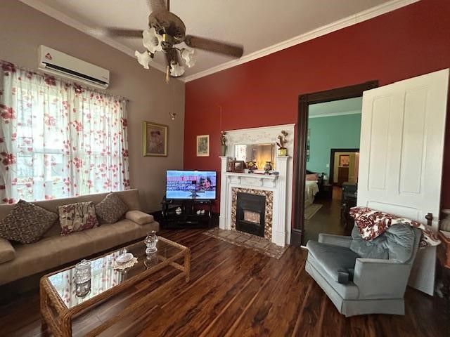 317 E Grand Street, Whitewright, TX 75491