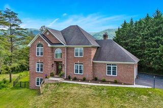 7016 Hollyberry RD, Roanoke, VA 24018