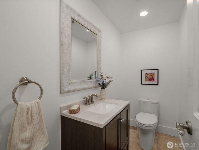 1007 W Newell Street, Seattle, WA 98119