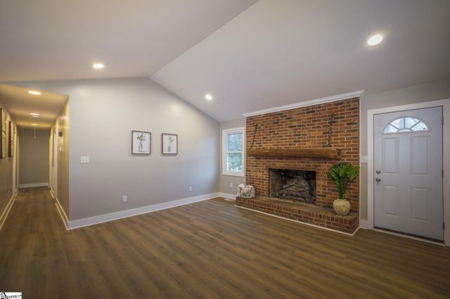 17 Riverview Circle, Greenville, SC 29611