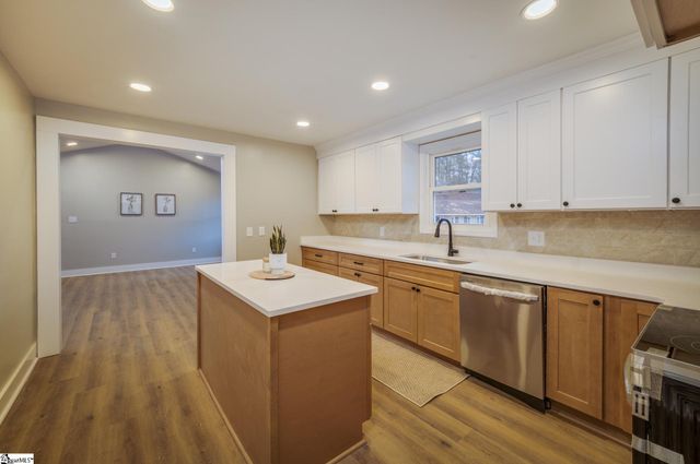 17 Riverview Circle, Greenville, SC 29611