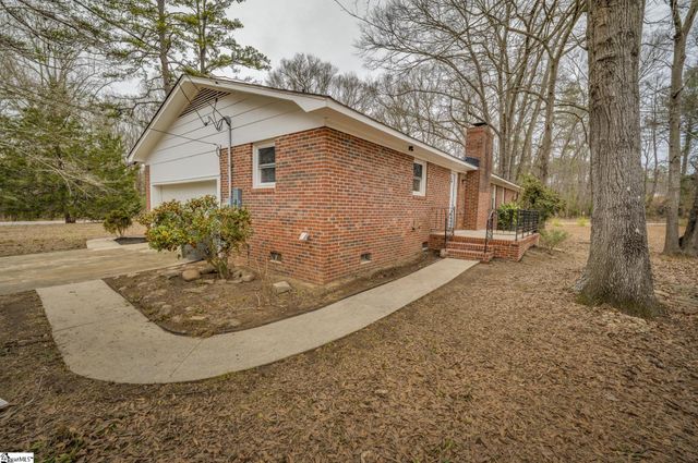 17 Riverview Circle, Greenville, SC 29611