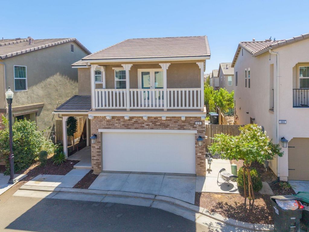 Image 1 of property listing at 876 Winchell Way W, Madera, CA 93636