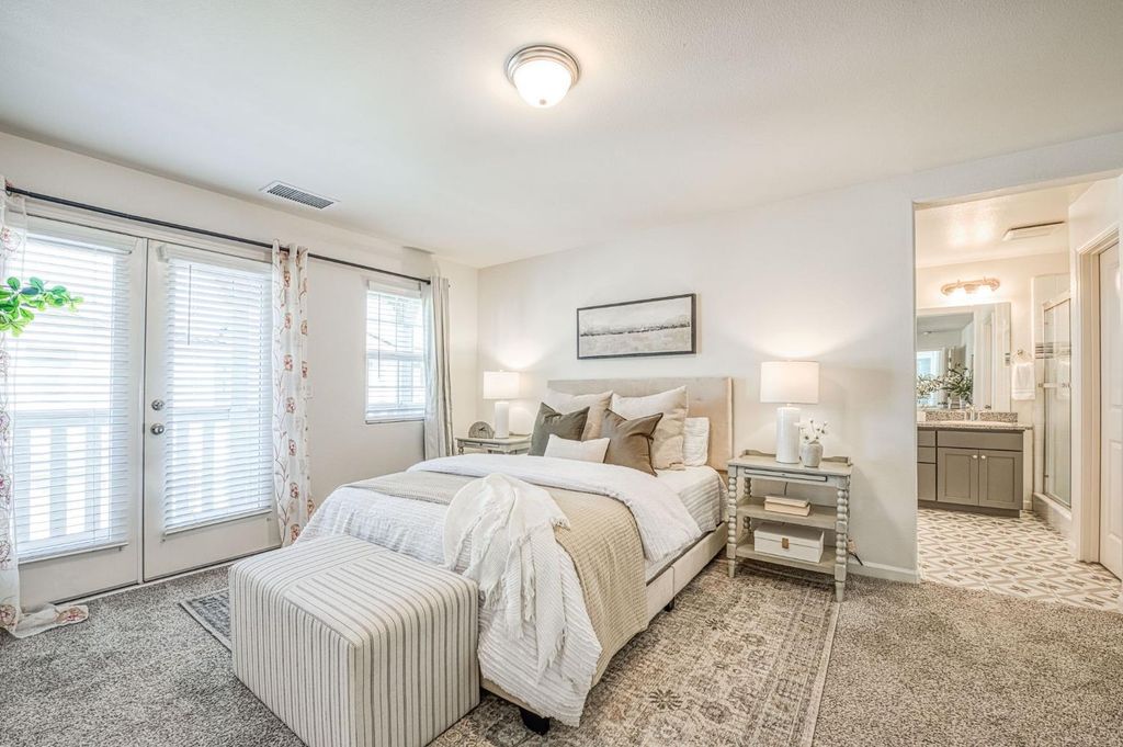 Image 13 of property listing at 876 Winchell Way W, Madera, CA 93636