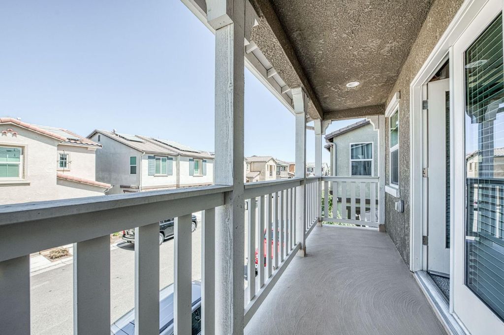 Image 14 of property listing at 876 Winchell Way W, Madera, CA 93636