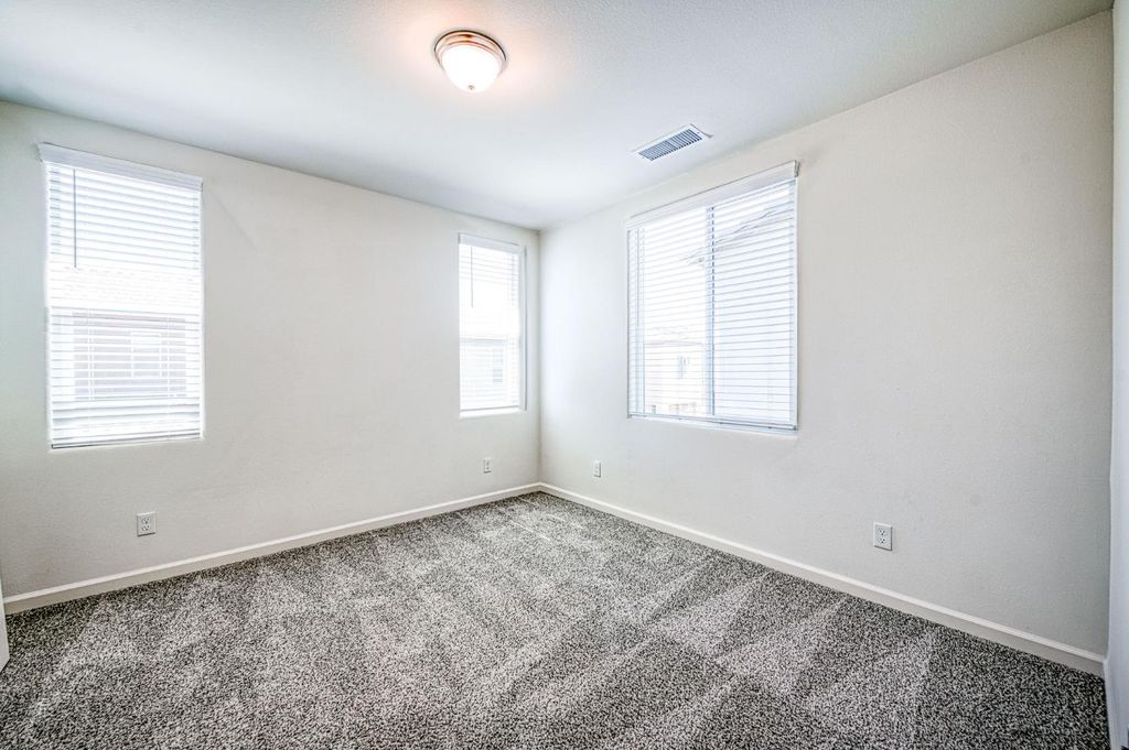 Image 20 of property listing at 876 Winchell Way W, Madera, CA 93636