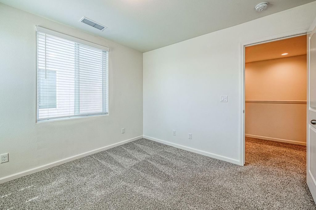 Image 21 of property listing at 876 Winchell Way W, Madera, CA 93636