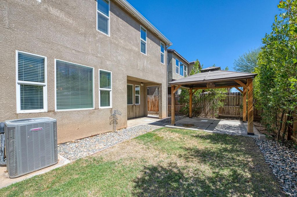 Image 26 of property listing at 876 Winchell Way W, Madera, CA 93636