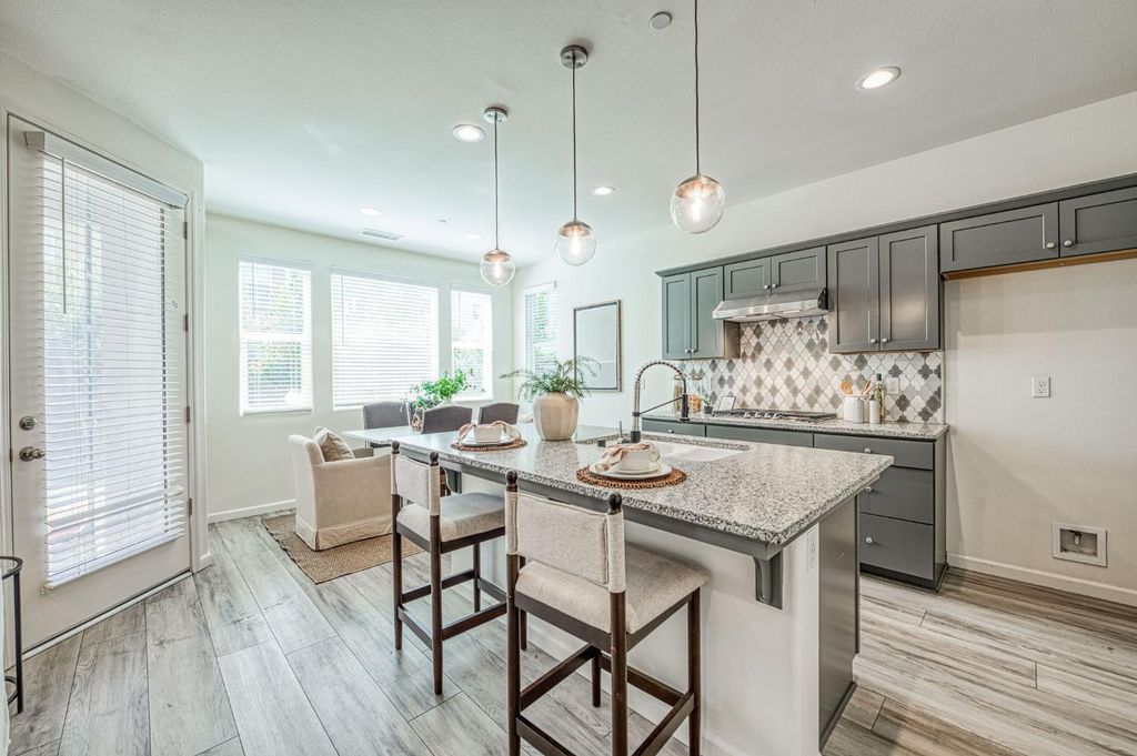 Image 5 of property listing at 876 Winchell Way W, Madera, CA 93636