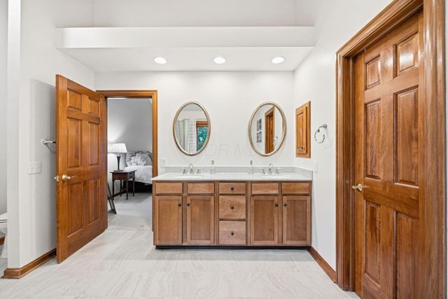 3254 Harbor Drive, Lewis Center, OH 43035