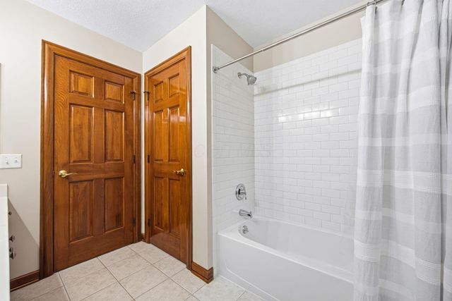 3254 Harbor Drive, Lewis Center, OH 43035