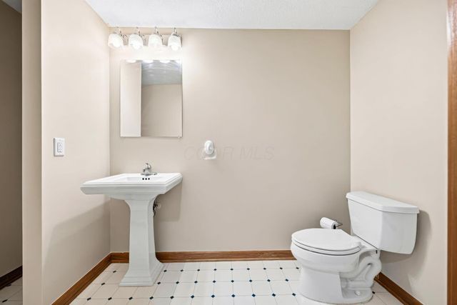 3254 Harbor Drive, Lewis Center, OH 43035
