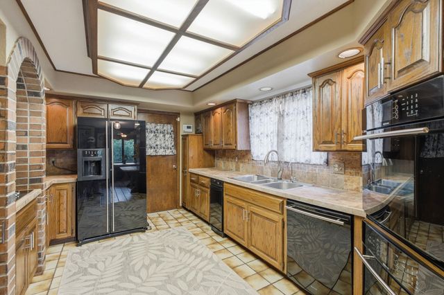 3 W Timothy Dr, Goddard, KS 67052