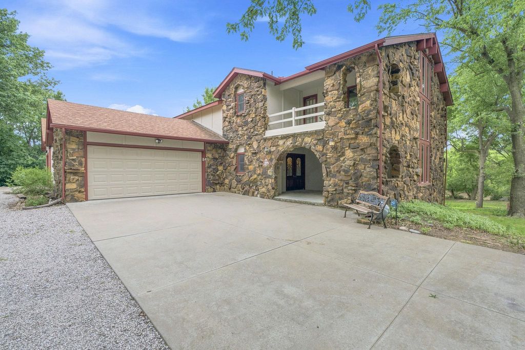 3 W Timothy Dr, Goddard, KS 67052