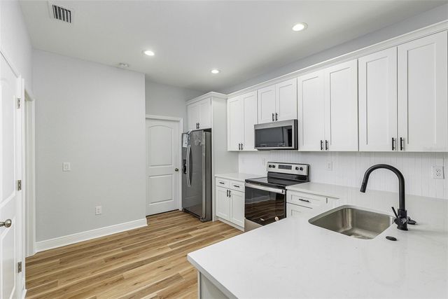 113 W ELM STREET, Tampa, FL 33604